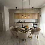 Lavel Apartment *
