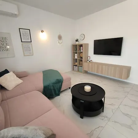 Lavel Apartment
