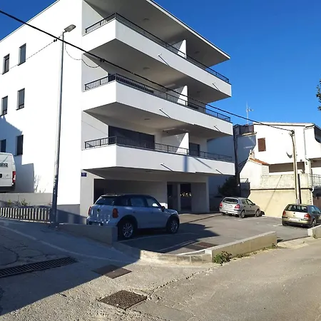 Lavel Apartment *
